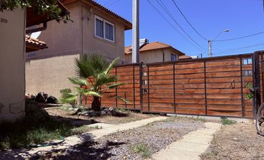 Venta de casa en condominio, potencial para ampliar