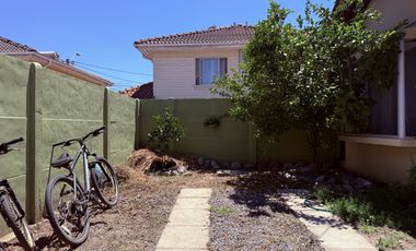 Venta de casa en condominio, potencial para ampliar