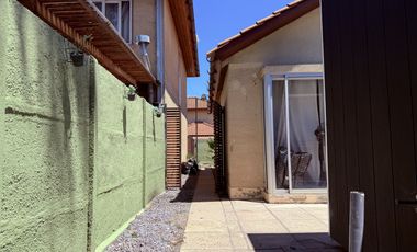 Venta de casa en condominio, potencial para ampliar