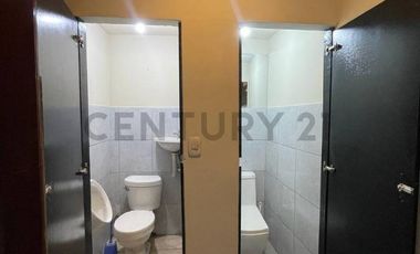 ¡SE VENDE CASA DE USO COMERCIAL PARA REMODELAR!
