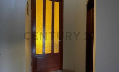 ¡SE VENDE CASA DE USO COMERCIAL PARA REMODELAR!