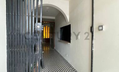 ¡SE VENDE CASA DE USO COMERCIAL PARA REMODELAR!