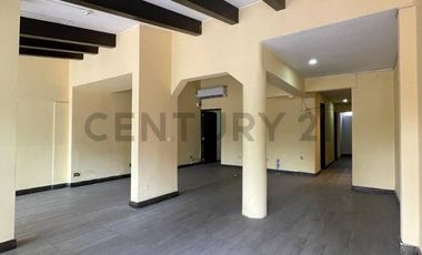¡SE VENDE CASA DE USO COMERCIAL PARA REMODELAR!