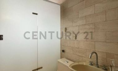 ¡SE VENDE CASA DE USO COMERCIAL PARA REMODELAR!