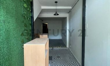 ¡SE VENDE CASA DE USO COMERCIAL PARA REMODELAR!