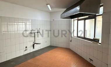 ¡SE VENDE CASA DE USO COMERCIAL PARA REMODELAR!