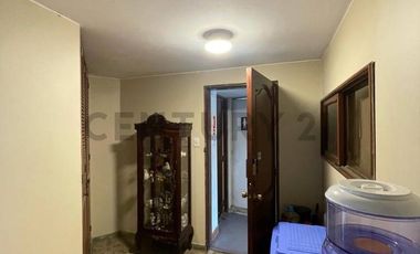 ¡SE VENDE CASA DE USO COMERCIAL PARA REMODELAR!