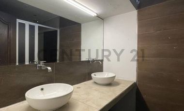 ¡SE VENDE CASA DE USO COMERCIAL PARA REMODELAR!