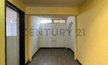 ¡SE VENDE CASA DE USO COMERCIAL PARA REMODELAR!