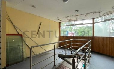 ¡SE VENDE CASA DE USO COMERCIAL PARA REMODELAR!