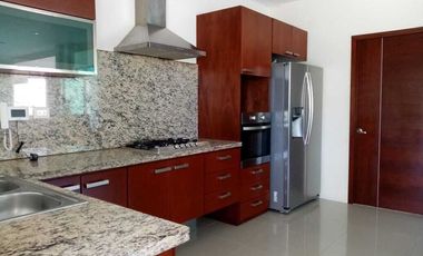 Casa en renta en Ciudad del Carmen, Fracc con playa y alberca