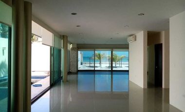 Casa en renta en Ciudad del Carmen, Fracc con playa y alberca