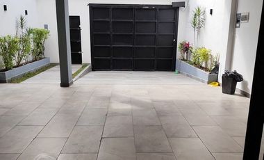 CASA RESIDENCIAL EN LOMAS DEL PARAÍSO GUADALAJARA