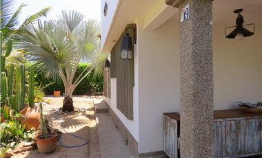 SE VENDE AMPLIA CASA CON SALIDA A LA PLAYA, SANTA MARTA