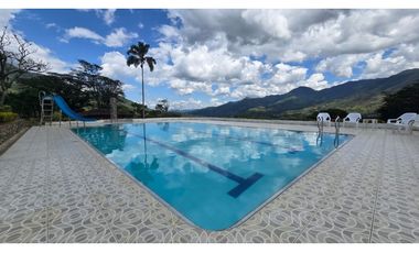 Espectacular Casa Campestre, en venta, en Barbosa. JCR
