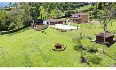 Espectacular Casa Campestre, en venta, en Barbosa. JCR