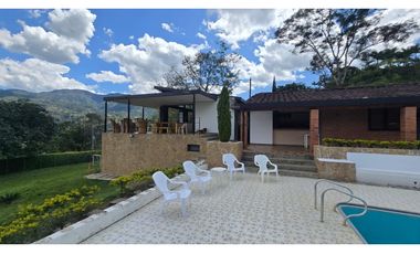 Espectacular Casa Campestre, en venta, en Barbosa. JCR