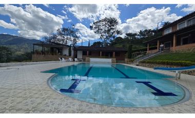 Espectacular Casa Campestre, en venta, en Barbosa. JCR