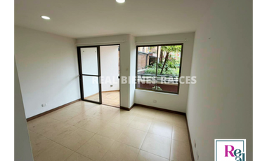 Apartamento de segundo piso en exclusiva unidad cerrada.