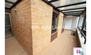 Apartamento de segundo piso en exclusiva unidad cerrada.