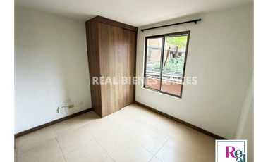 Apartamento de segundo piso en exclusiva unidad cerrada.