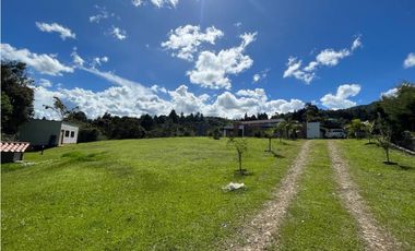 Venta Casa Campestre  con dos casas en Guarne sector La Clarita