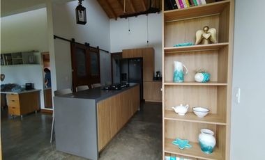 Venta Casa Campestre  con dos casas en Guarne sector La Clarita