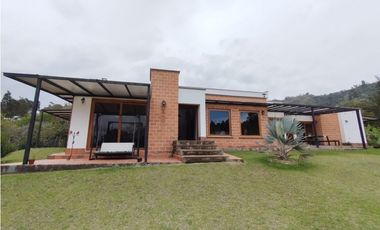 Venta Casa Campestre  con dos casas en Guarne sector La Clarita