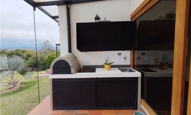 Venta Casa Campestre  con dos casas en Guarne sector La Clarita