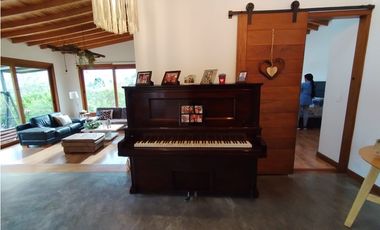 Venta Casa Campestre  con dos casas en Guarne sector La Clarita