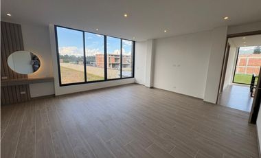 Más que una Casa: Un Refugio de 350 m² con el Jardín de tus Sueños