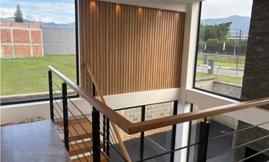 Más que una Casa: Un Refugio de 350 m² con el Jardín de tus Sueños