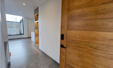 Más que una Casa: Un Refugio de 350 m² con el Jardín de tus Sueños