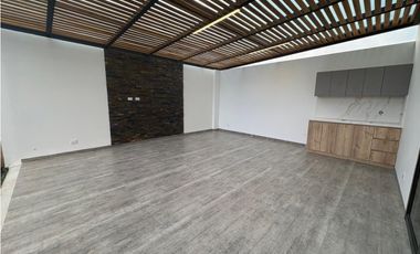 Más que una Casa: Un Refugio de 350 m² con el Jardín de tus Sueños