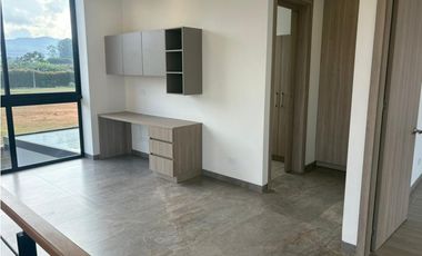 Más que una Casa: Un Refugio de 350 m² con el Jardín de tus Sueños