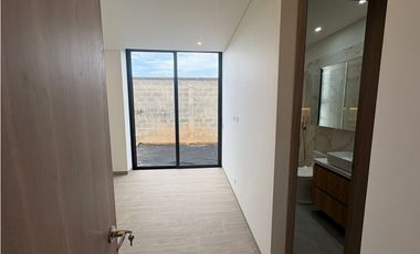 Más que una Casa: Un Refugio de 350 m² con el Jardín de tus Sueños