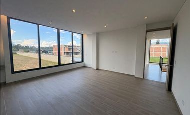 Más que una Casa: Un Refugio de 350 m² con el Jardín de tus Sueños