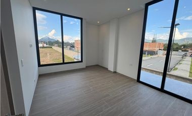 Más que una Casa: Un Refugio de 350 m² con el Jardín de tus Sueños