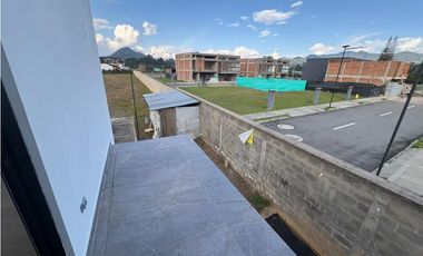 Más que una Casa: Un Refugio de 350 m² con el Jardín de tus Sueños