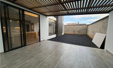 Más que una Casa: Un Refugio de 350 m² con el Jardín de tus Sueños