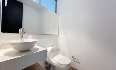 VENTA DE CASA EN UNIDAD CERRADA LLANOGRANDE 