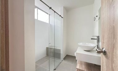 VENTA DE CASA EN UNIDAD CERRADA LLANOGRANDE 
