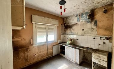 Casa a Refaccionar sobre excelente lote a mts de Las Heras y Camino Negro - CONSULTAR!!