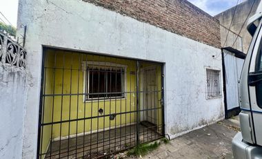 Casa a Refaccionar sobre excelente lote a mts de Las Heras y Camino Negro - CONSULTAR!!