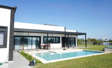 VENDE, CASA A LAGUNA, PUEBLOS DEL PLATA MAGALLANES  al 300