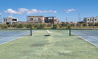 VENDE, CASA A LAGUNA, PUEBLOS DEL PLATA MAGALLANES  al 300