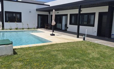 VENDE, CASA A LAGUNA, PUEBLOS DEL PLATA MAGALLANES  al 300