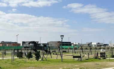 VENDE, CASA A LAGUNA, PUEBLOS DEL PLATA MAGALLANES  al 300