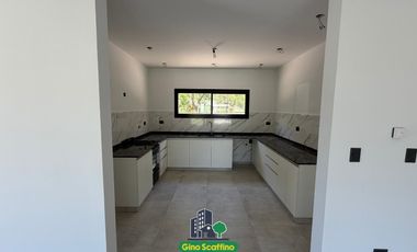 Casa a Estrenar en El Nacional Club De Campo