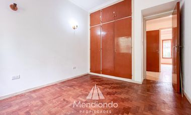 Casa 4 ambientes con parque / Zona Aldrey